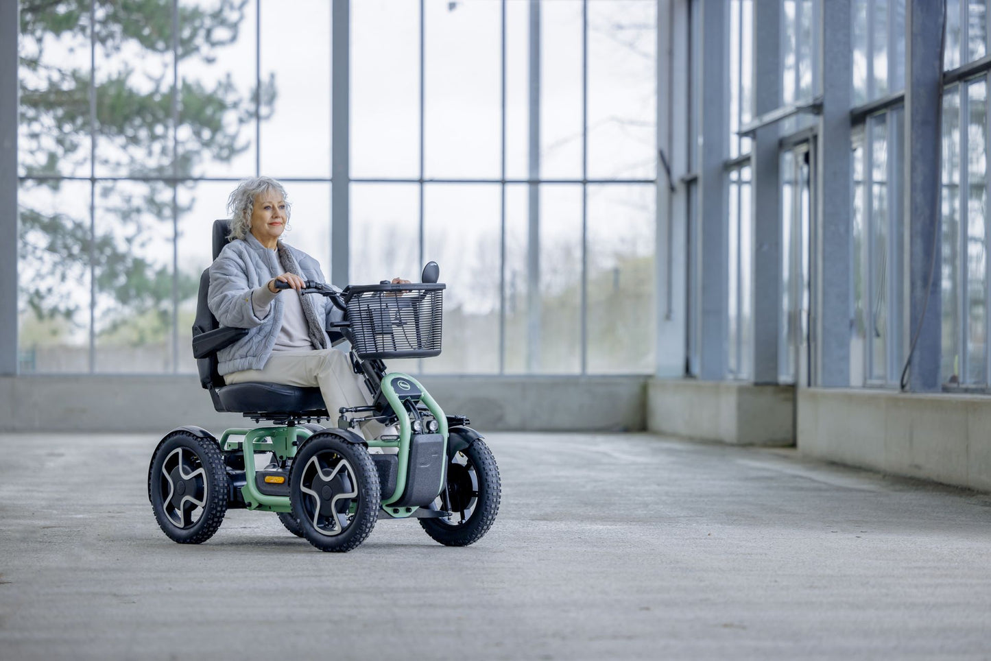 Scooter de mobilité tout-terrain S800 Sunrise Medical Sterling Scoozy Classe 3 12 km/h