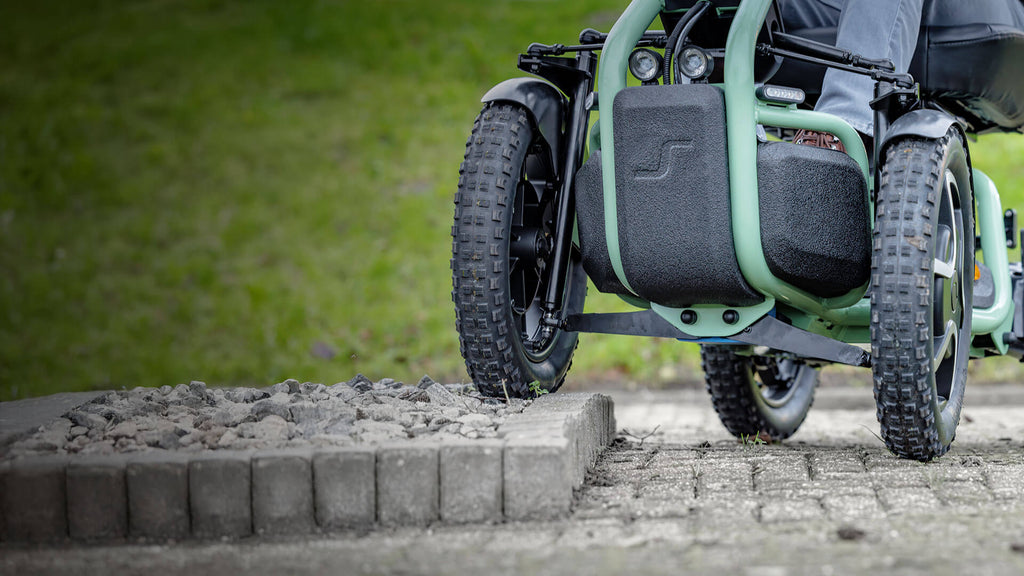 S800 Sunrise Medical Sterling Scoozy Class 3 Top of The Range All Round Off Road Mobility Scooter 4 wheel 8mph Scooter with Suspension and Lithium Batteries