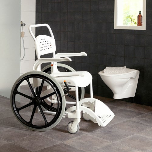 Fauteuil roulant de douche et toilette mobile autopropulsé Etac Clean 24" 80229276/80229216