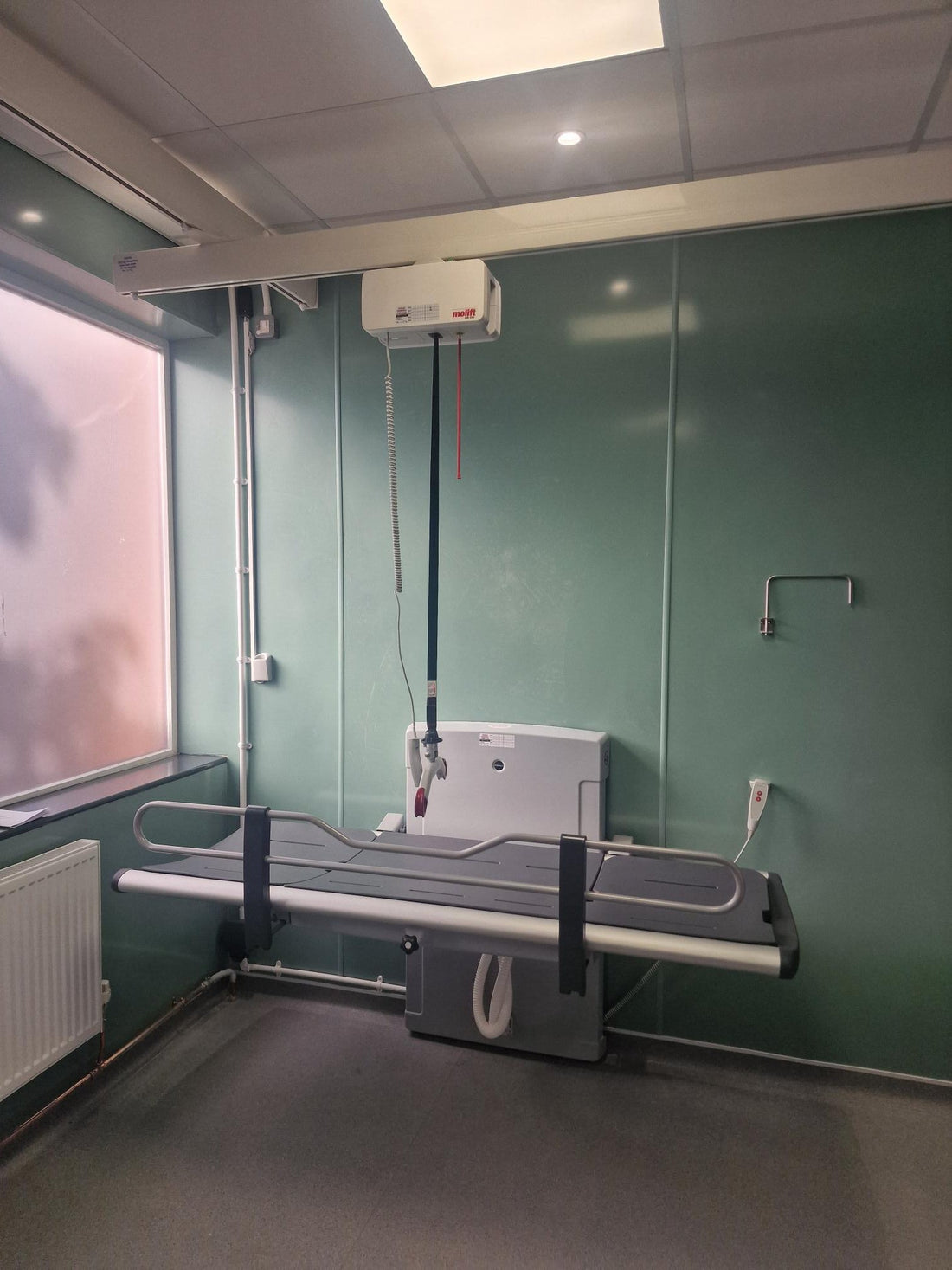 Our engineers installed a Molift Air 200 hoist and Pressalit SCT3000 bed for Chester University