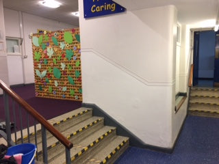 Installation récente de la plate-forme élévatrice Vimec V64 pour fauteuil roulant à l'école primaire de Merton Bank à St Helens, pour l'accès PMR.