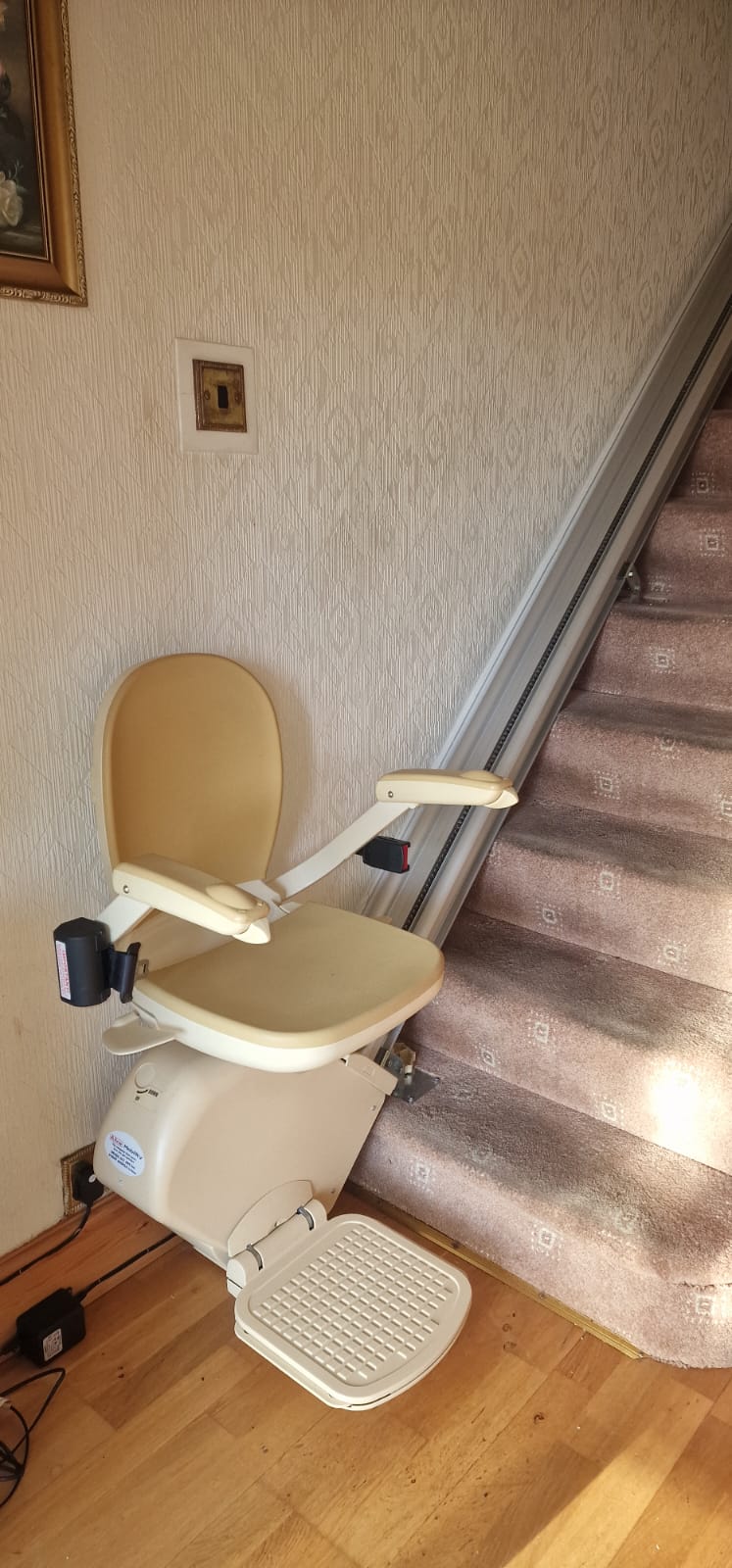 Installation de monte-escalier droit reconditionné Brooks, Moss Bank St Helens