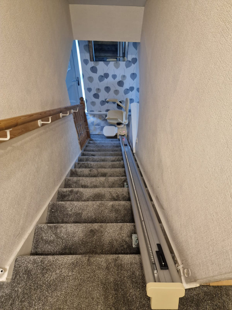 Nouvel escalier droit monte-escalier Brooks T700, charnière à repliage électrique et siège pivotant électrique