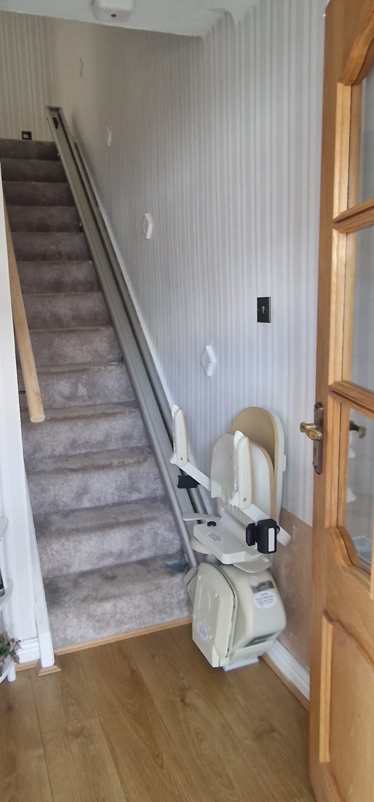 Monte-escalier droit reconditionné Brooks Widnes Cheshire