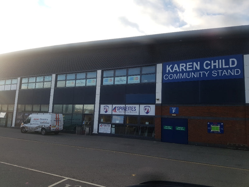 Installation du palan « Robin » du Chesterfield F.C.