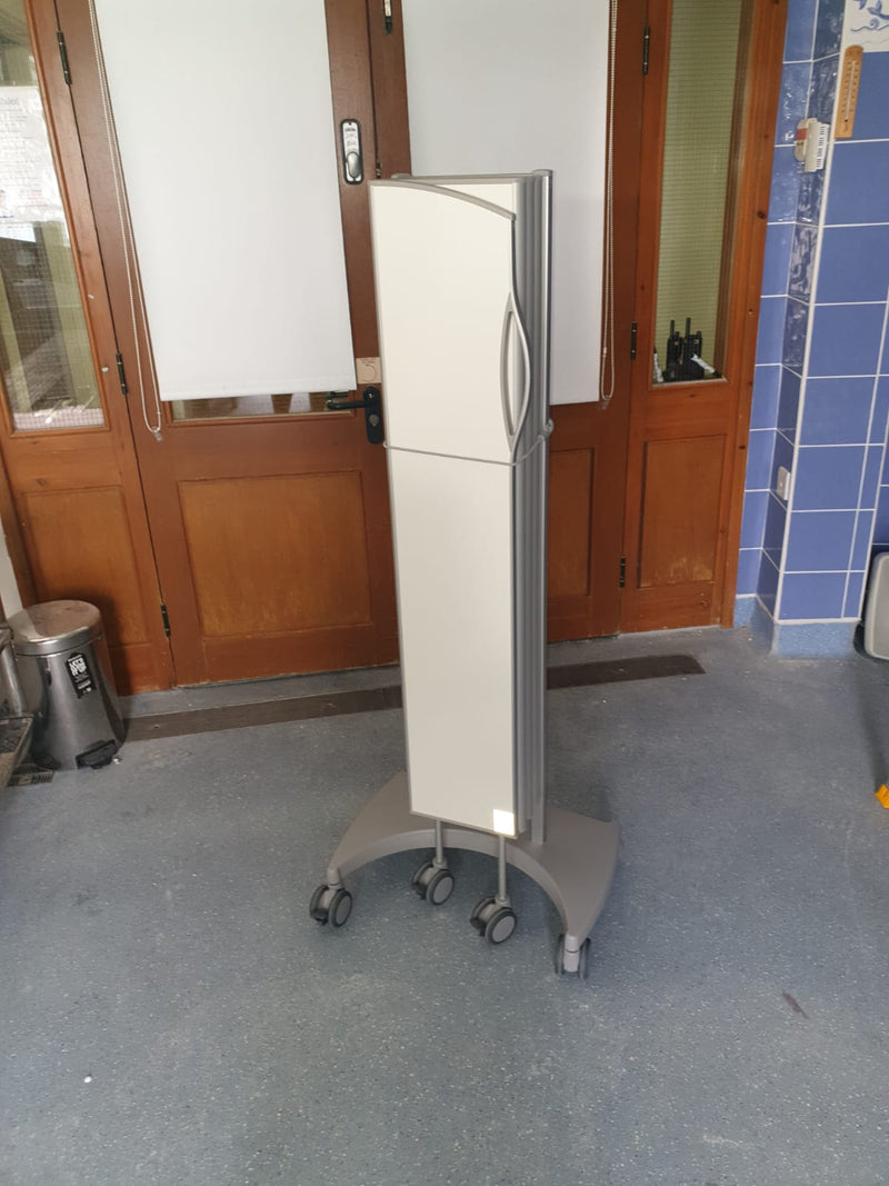 Paravent pliant de grande taille pour l'Hospice Claire House de Liverpool Installation/montage