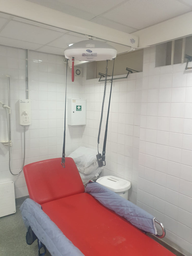 Nouvelle installation de salle de bain complète X Y Robin Hoist Hewall ATC Wirral