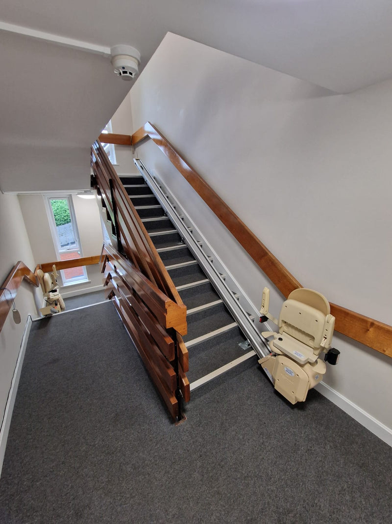 4 monte-escaliers temporaires installés à Birmingham par Aline Mobility pour un logement-foyer pendant l'indisponibilité de l'ascenseur voyageurs