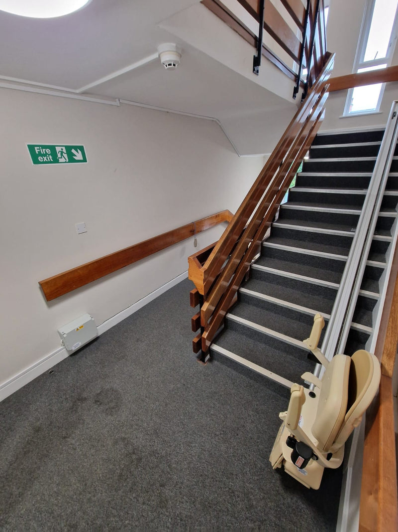 4 Monte-escaliers temporaires installés à Birmingham par Aline Mobility pour un logement-foyer pendant que l'ascenseur passagers est hors service