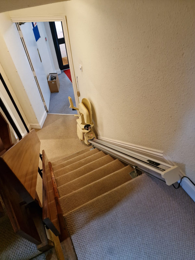 6 x Installations de monte-charges au sein d'un immeuble privé à Manchester pendant la réparation/le renouvellement de l'ascenseur passagers.