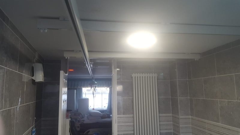Installation du système de levage X-Y Invacare Robin à Aigburth Liverpool pour le compte du Conseil de Liverpool