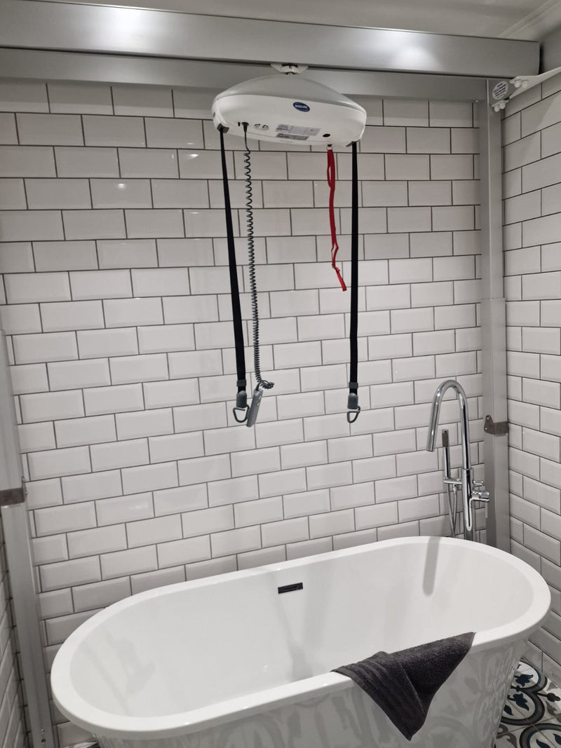 Ensemble spécial de lève-personne plafonnier Invacare Gantry Robin Hoist Liverpool One