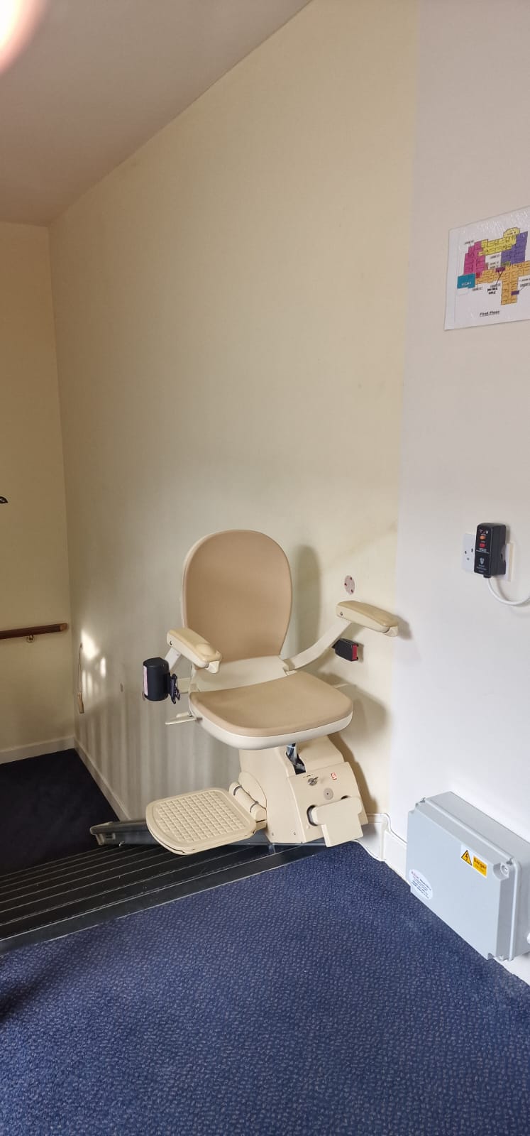 Plusieurs élévateurs de transfert installés à la maison de retraite de MiddleTown pour les besoins d'accès des patients pendant les travaux de rénovation de l'ascenseur de passagers