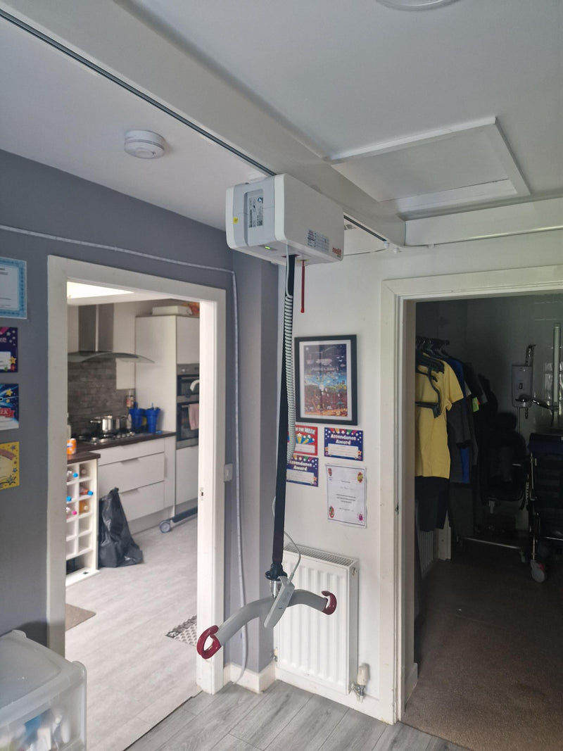Installations multiples de lève-personnes plafonniers Molift pour une autre propriété du Conseil municipal de Liverpool