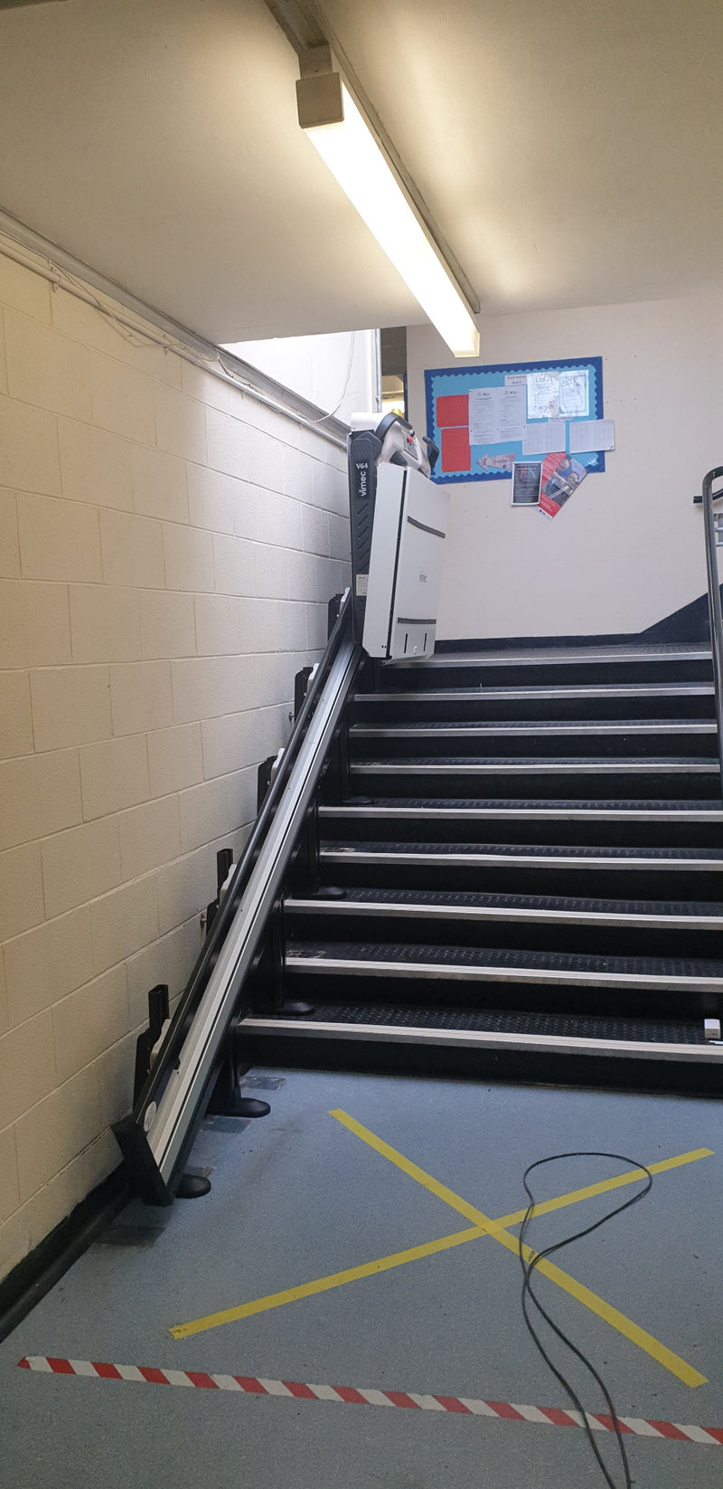 Installation récente d'un élévateur de plateforme Vimec pour une école du Flintshire