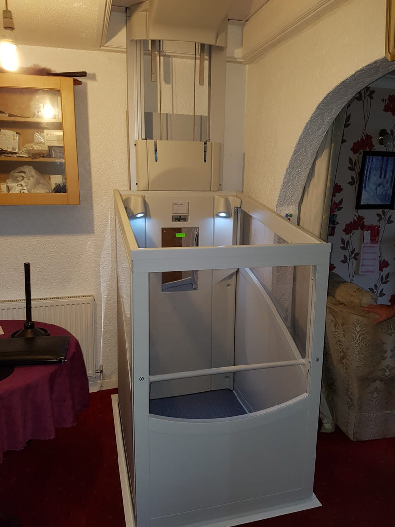 Installation du « Monte-charge Pollock » pour le conseil d’arrondissement de Wirral