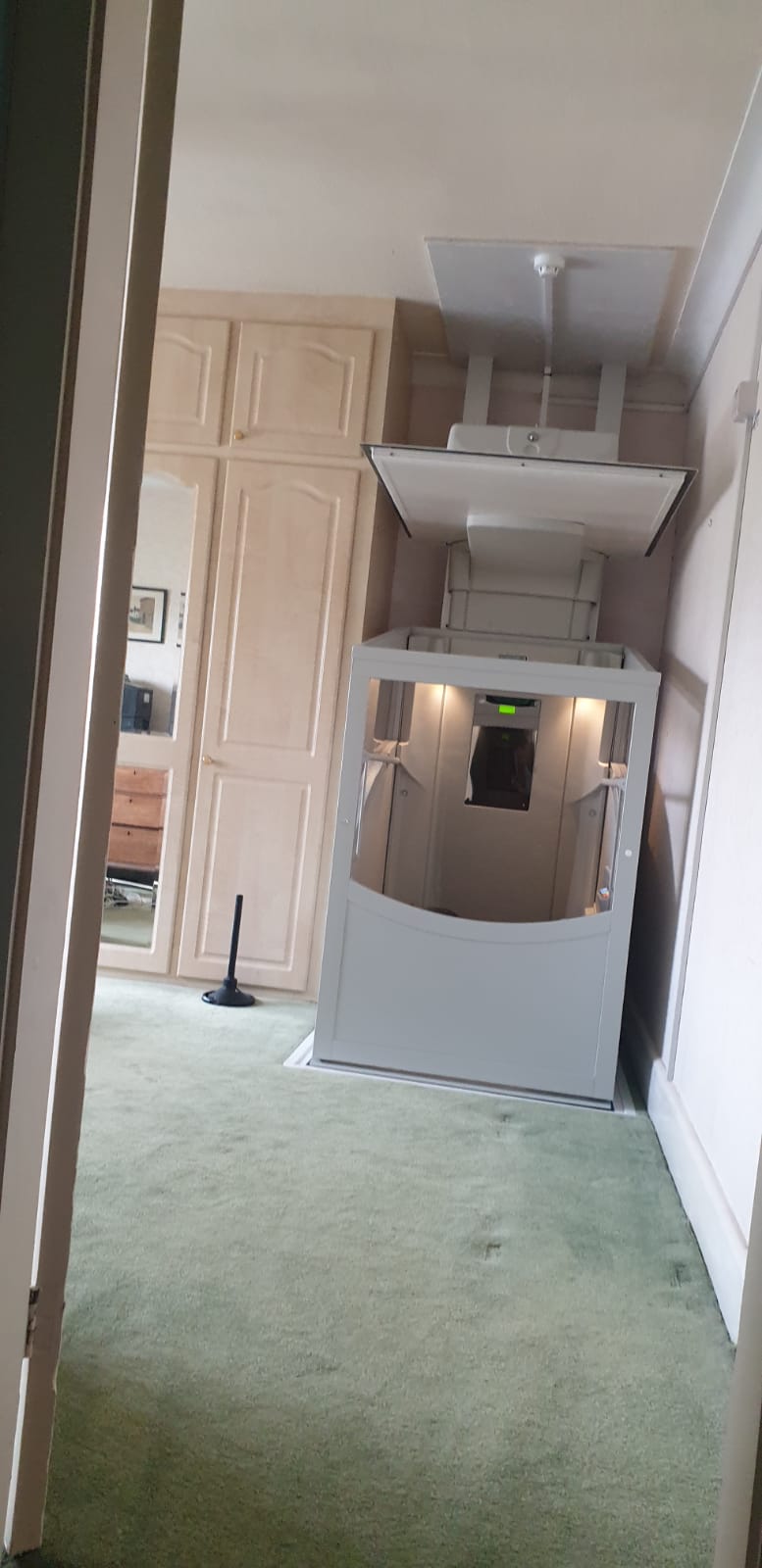 Nouvelle installation d'ascenseur vertical Pollock dans le Lancashire
