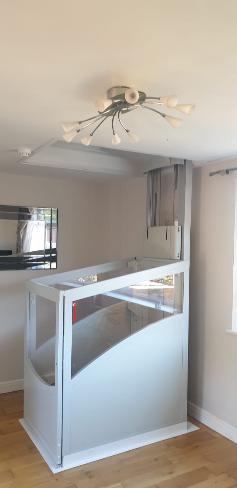 Nouvelle installation d'ascenseur vertical Pollock dans le Cheshire