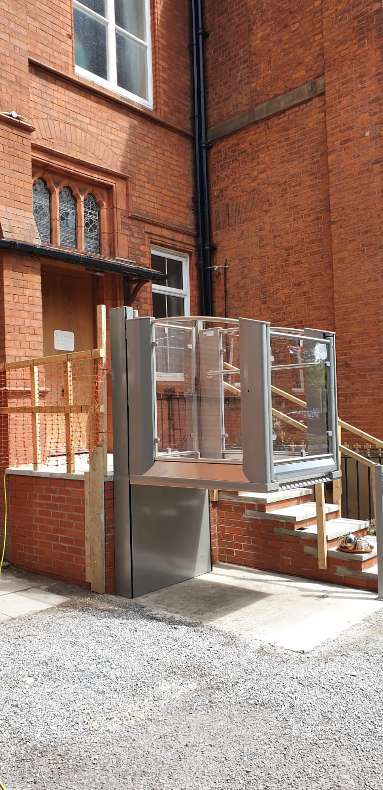 Installation d'un élévateur Pollock à Nunnery, Manchester