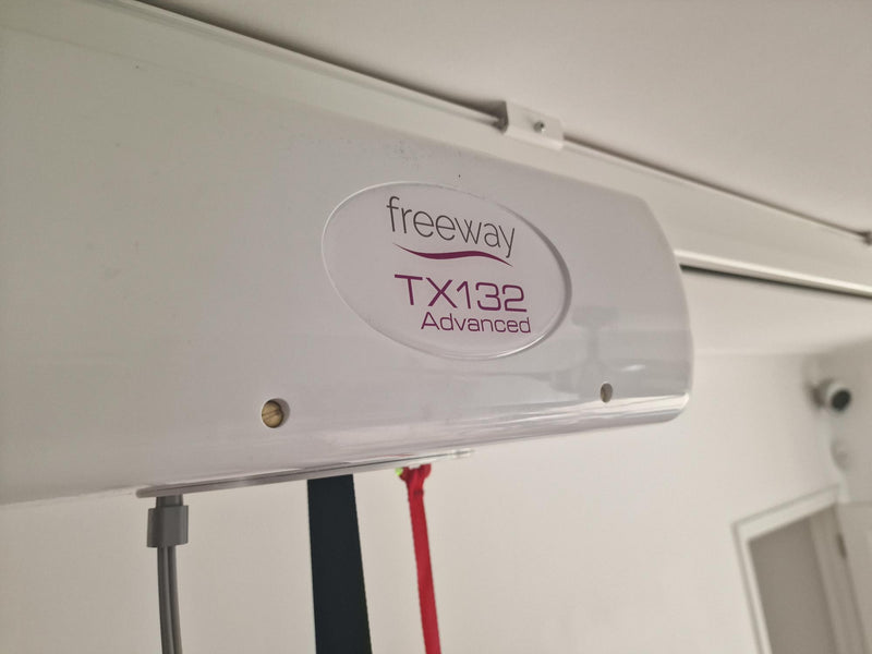 Nouvelle installation du lève-personne plafonnier avancé Prism Transactive TX 132 pour un client à Southport