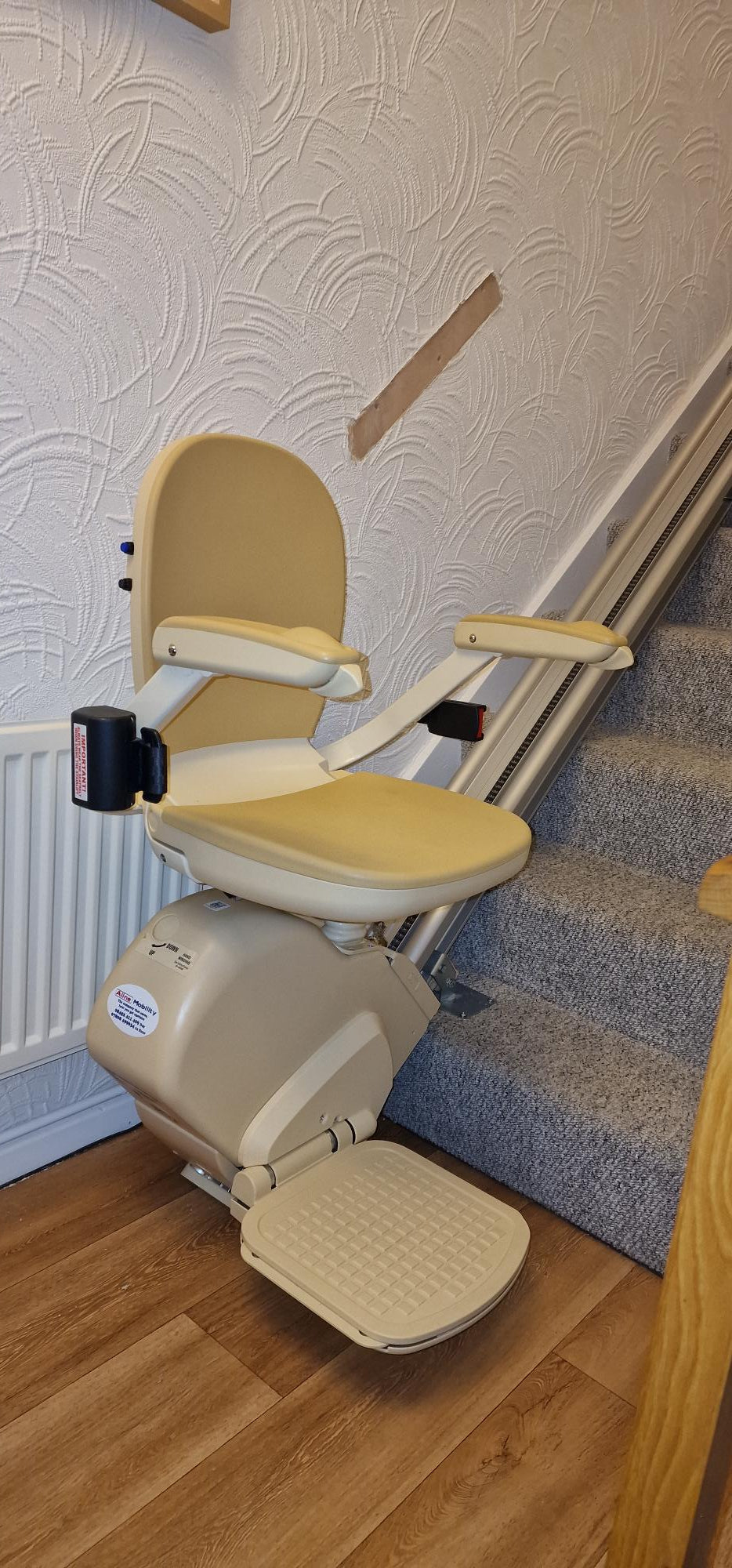 Reconditioned Brooks/Acorn Straight Stairlift Superglide 130 T700 Installed for anotehr happy Aline customer in Runcorn Cheshire - Look How good Condition our reconditioned lifts are - Like New!