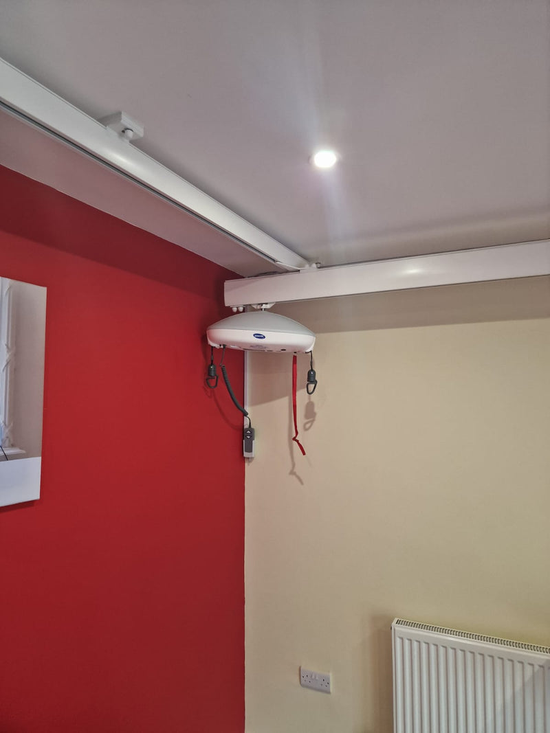Installation de l'élévateur Invacare Robin pour le conseil de Stoke