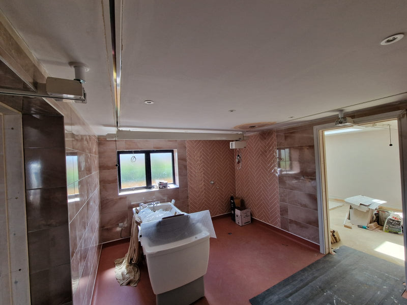 Systèmes de lève-personne Molift X Y en cours d'installation pour 3 chambres et 2 chambres à Rotherham