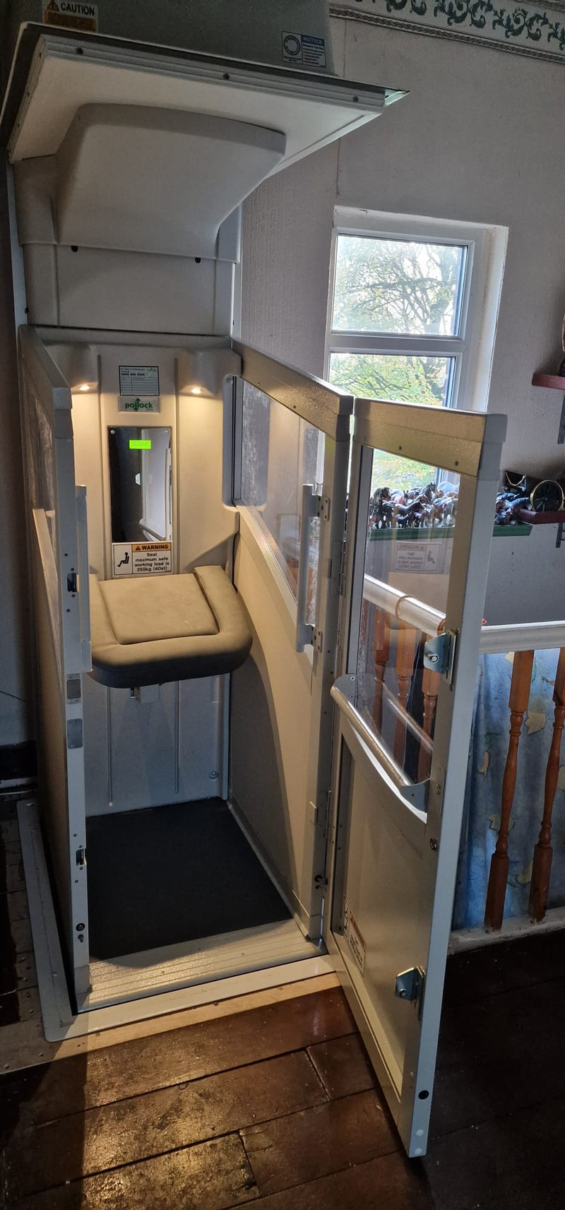 Nouvel élévateur vertical à passage traversant de la marque Pollock installé pour un client de Skelmersdale, dans le Lancashire-Ouest