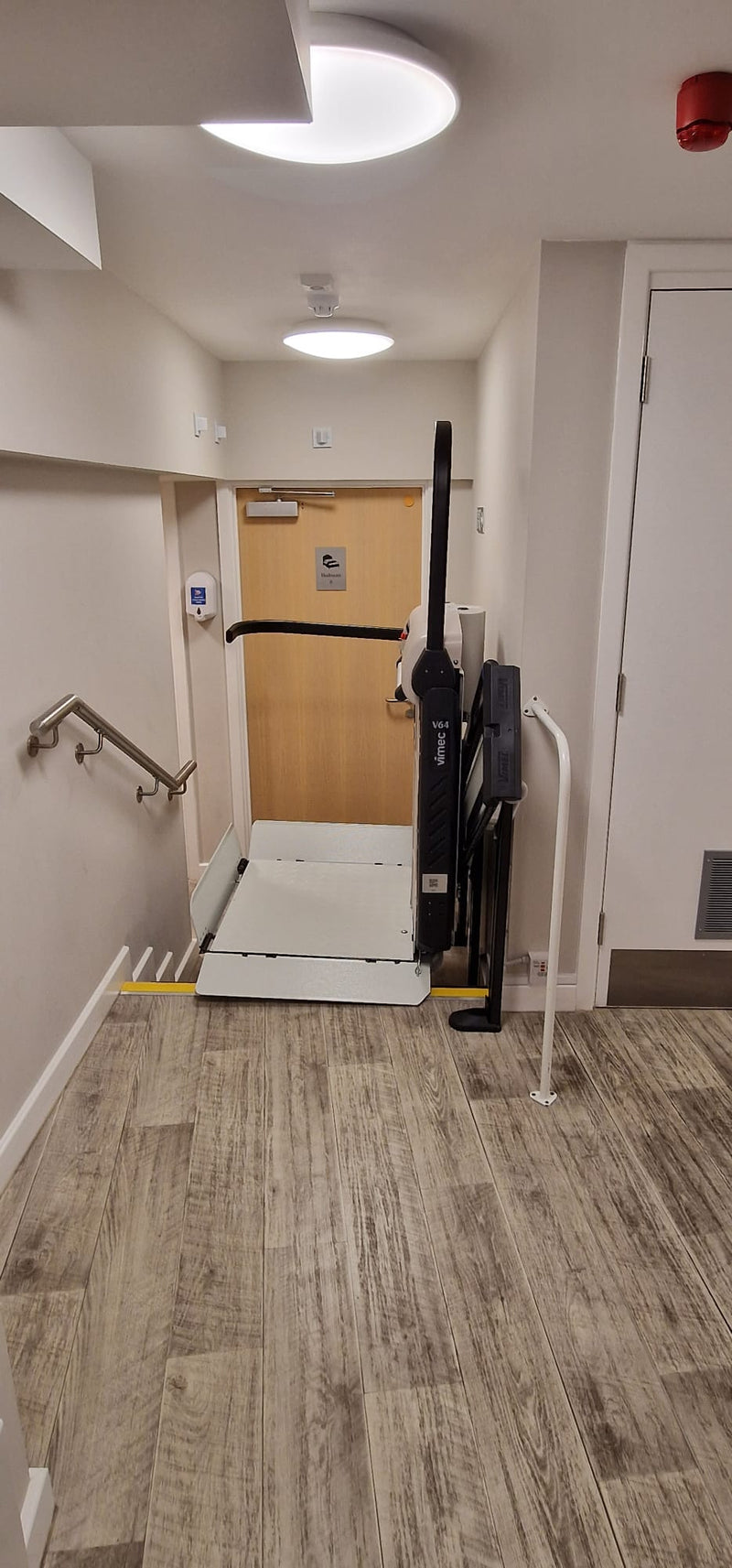 Installation d'un élévateur pour fauteuil roulant Vimec en maison de retraite à Leicester