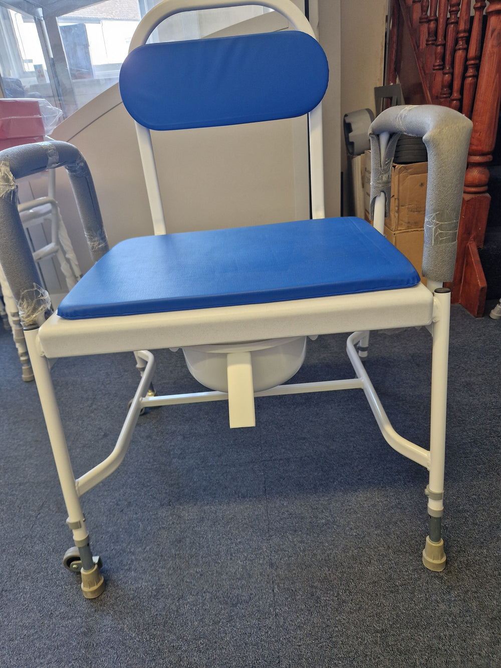 M222 Cefndy Extra Wide Heavy Duty Bariatric Commode Toilet Frame 50 Stone Weight Limit blue White Wheels
