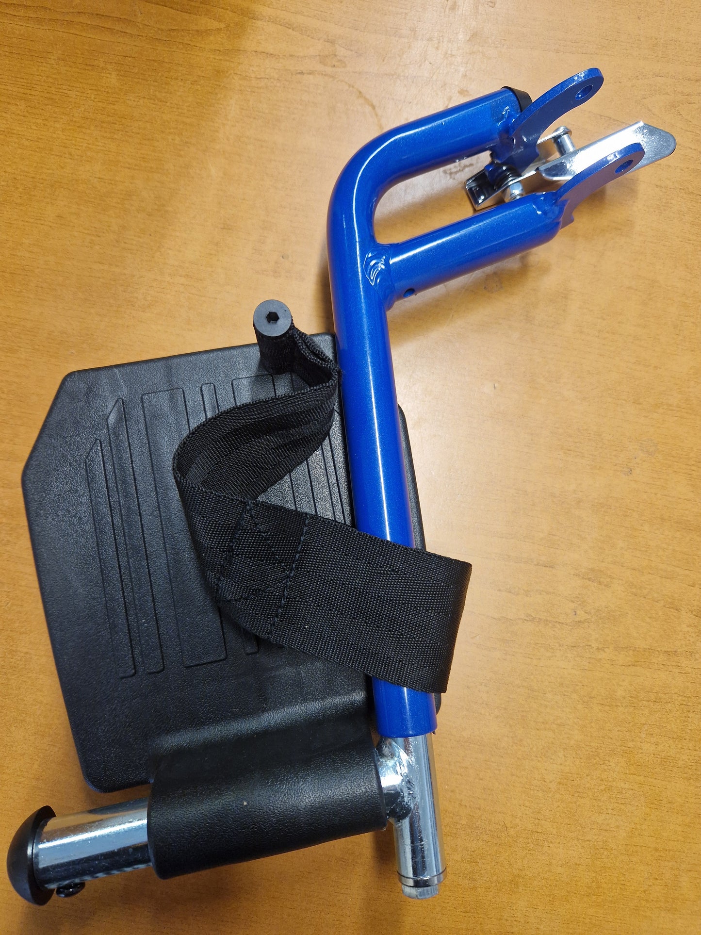Replacement Spare Footrest Footplate Assembly Left Right Red Blue for Drive ILA18 Instore Aluminium Wheelchairs