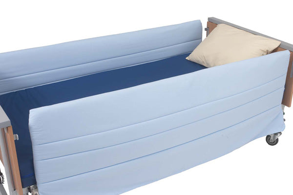 Patins de protection pour ridelles 3 barres, housses de lit rembourrées, pare-chocs lavables bleus avec plis - Thorpe Mills Standard 5408P Roma Medical