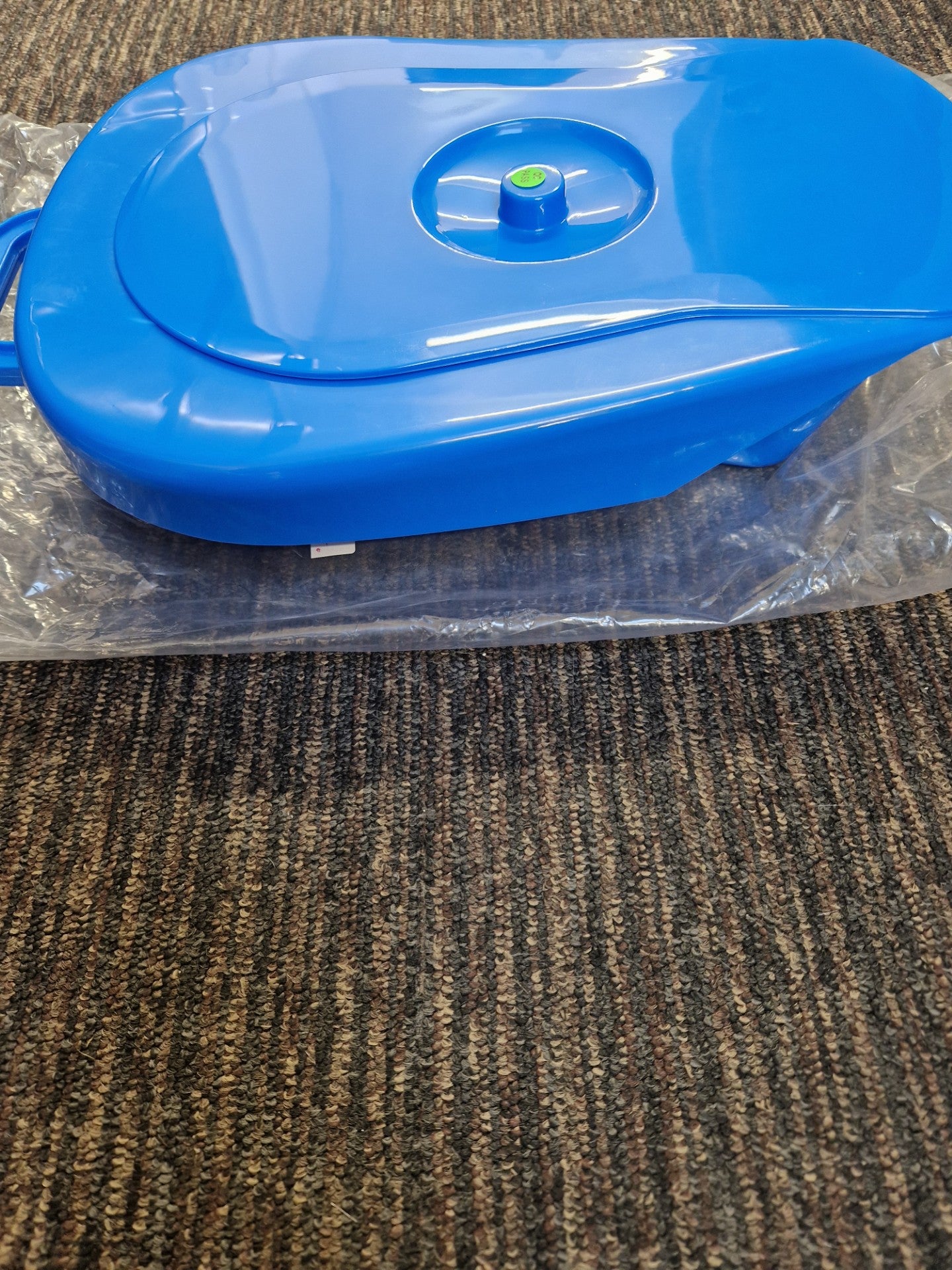 Aidapt Quality Blue Slipper Bed Pan Plastic Sturdy with Lid Handle VR275