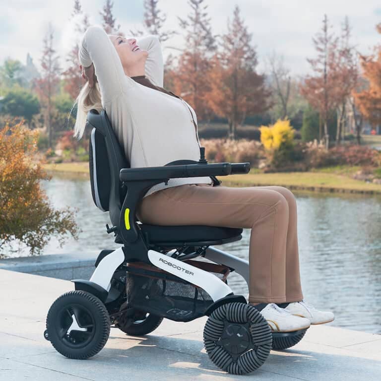 Fauteuil roulant électrique tout-terrain Robooter E60A 10" Pro 12"
