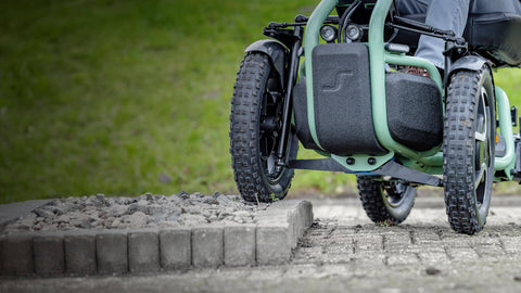 S800 Sunrise Medical Sterling Scoozy Class 3 Top of The Range All Round Off Road Mobility Scooter 4 wheel 8mph Scooter with Suspension and Lithium Batteries