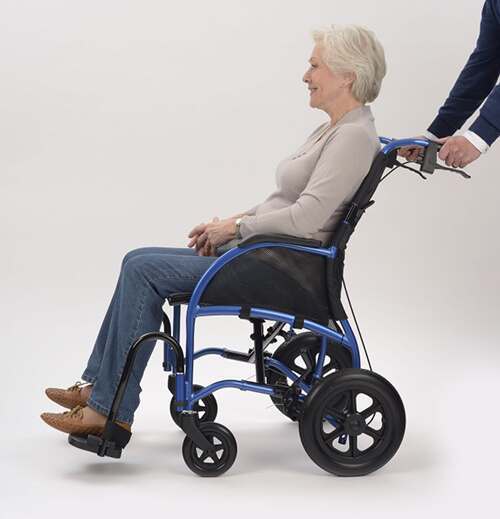 Fauteuil roulant d'accompagnement à petites roues TGA Strongback Curved Back Transit Ultra léger avec ou sans accoudoirs escamotables