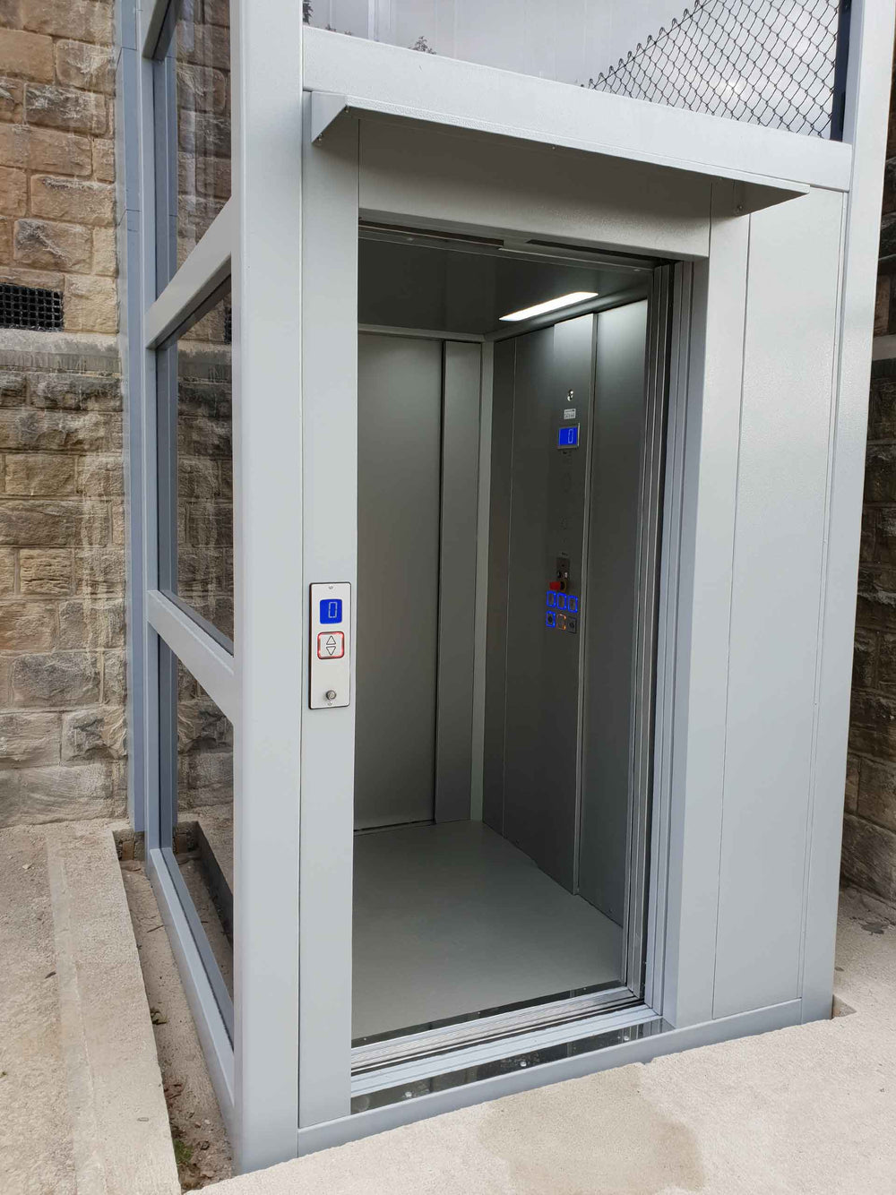 Élévateur de plateforme VIMEC E10 pour accès public commercial