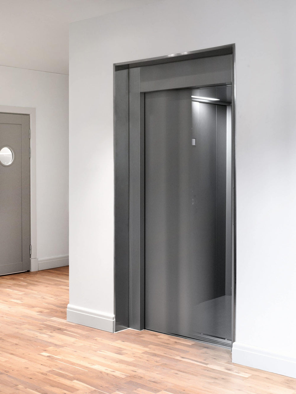 Élévateur de plateforme VIMEC E10 pour accès public commercial