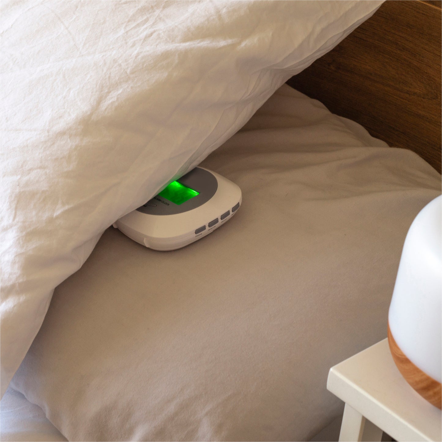Aidapt Alarm Clock with Strong Under Pillow Vibrating Function VM310A