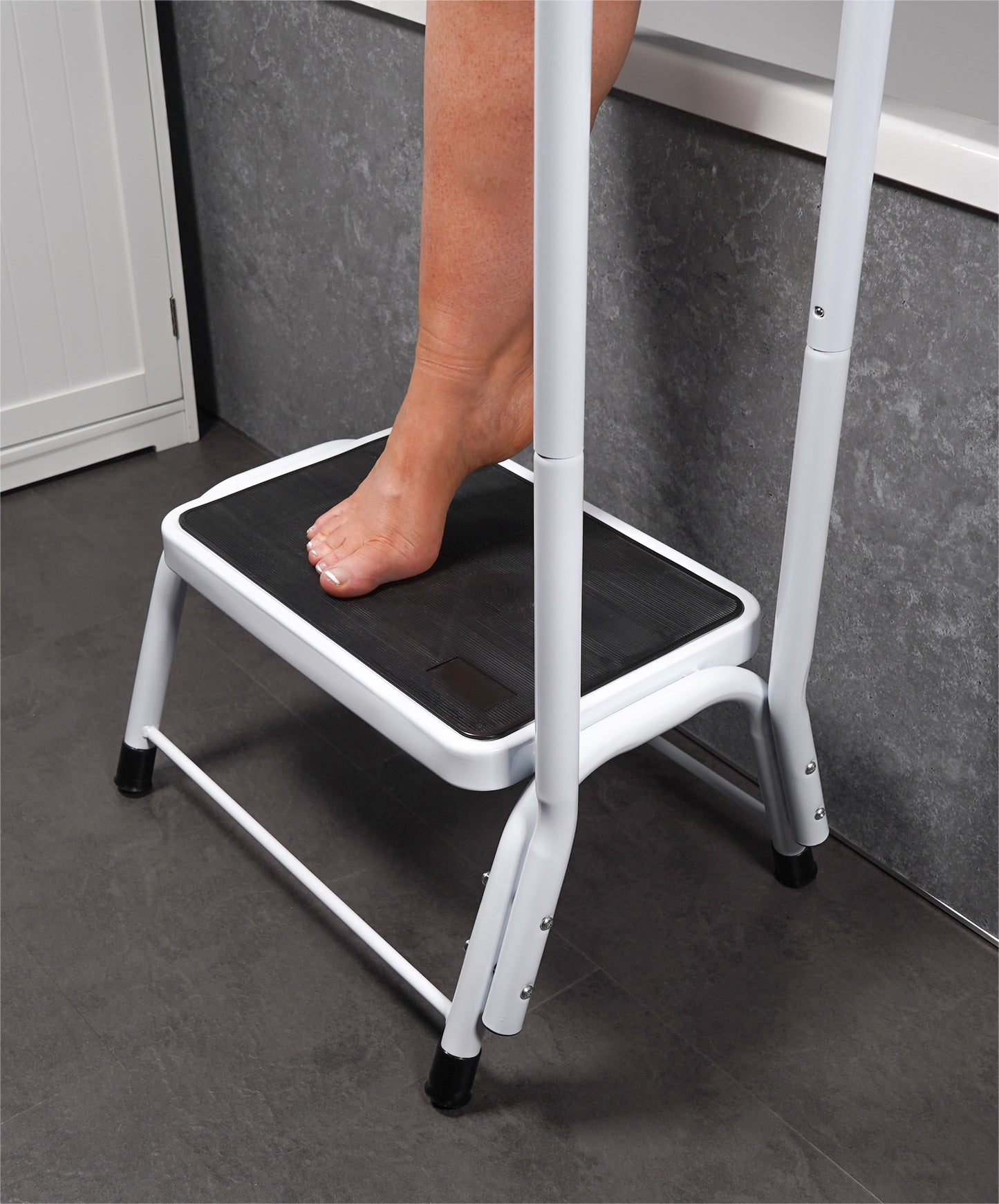 Aidapt Step Stool with Handrail VM862