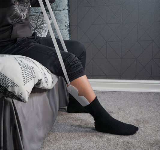 Aide à l'enfilage de bas ou de chaussettes Aidapt Pull Up VM945A Plastique Aide après opération de la hanche