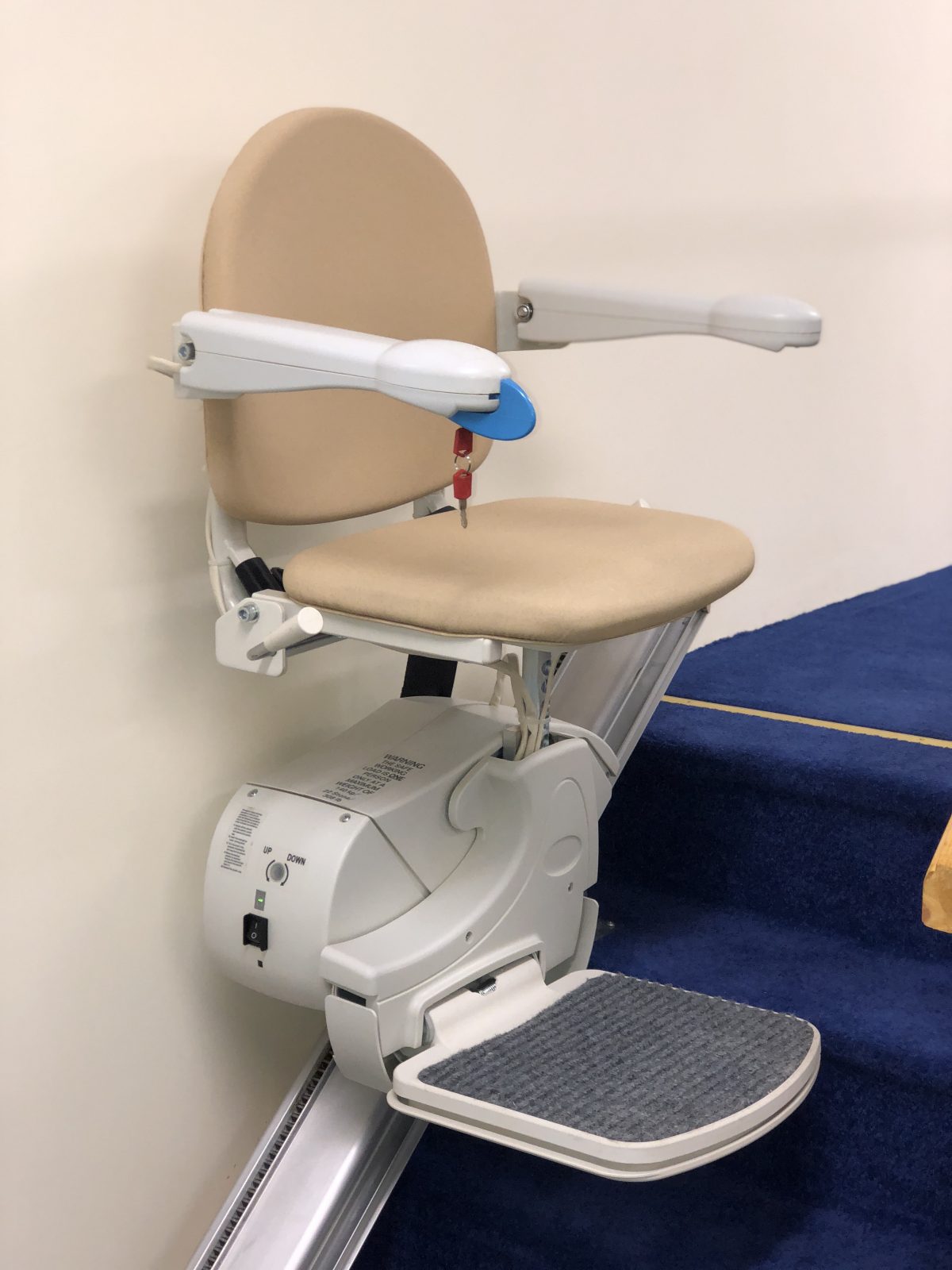 Minivator Handicare Simplicity 950 Straight Stairlift Reconditioned Inc 1 Year Guarantee